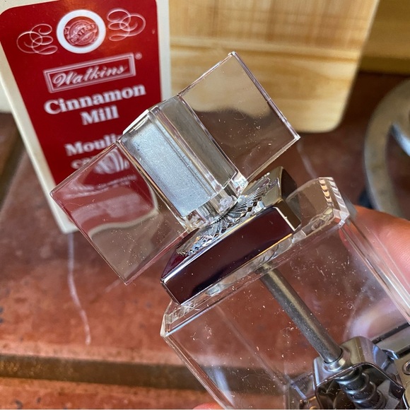 NEW Watkins Cinnamon Mill Grinder Made in USA - Picture 5 of 7